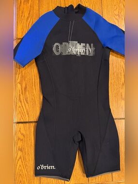 O’Brien Men’s Black/royal blue wetsuit, size large, short sleeve/short style